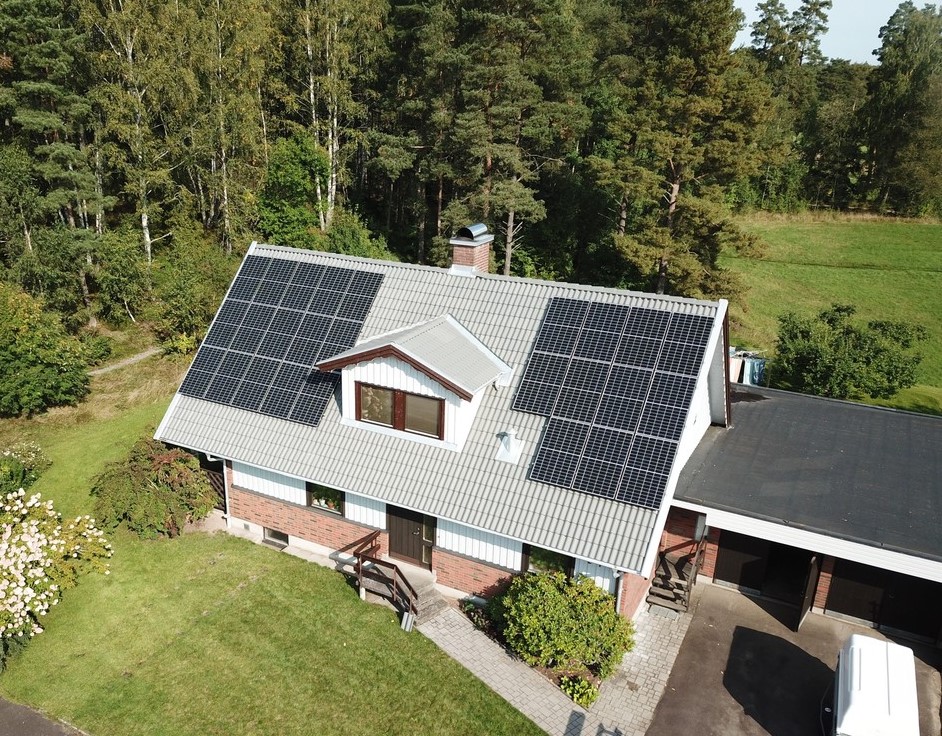 Solpaneler på villa Lagan, Solsystem