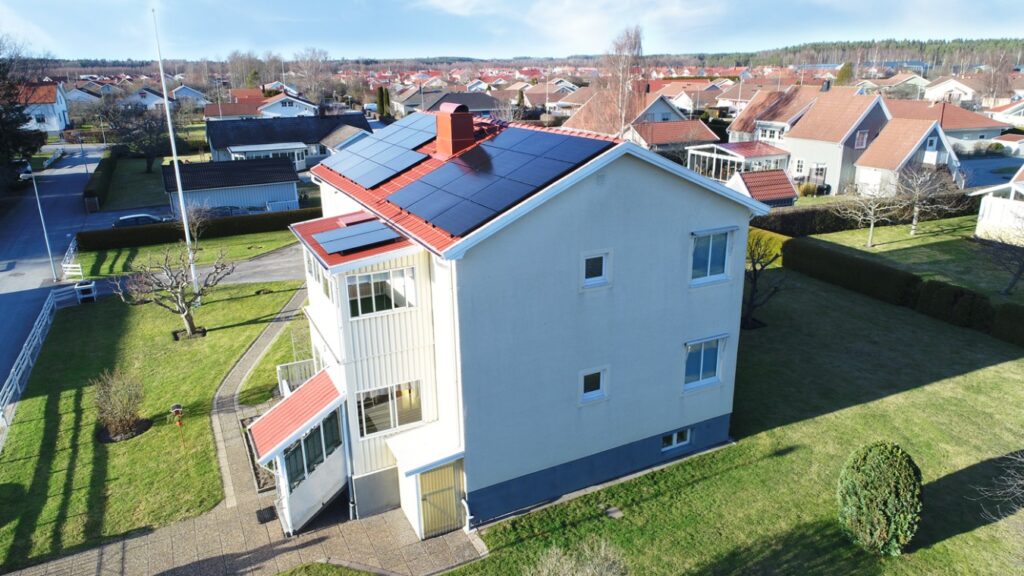 Villa i Lidköping med solpanel från Solsystem